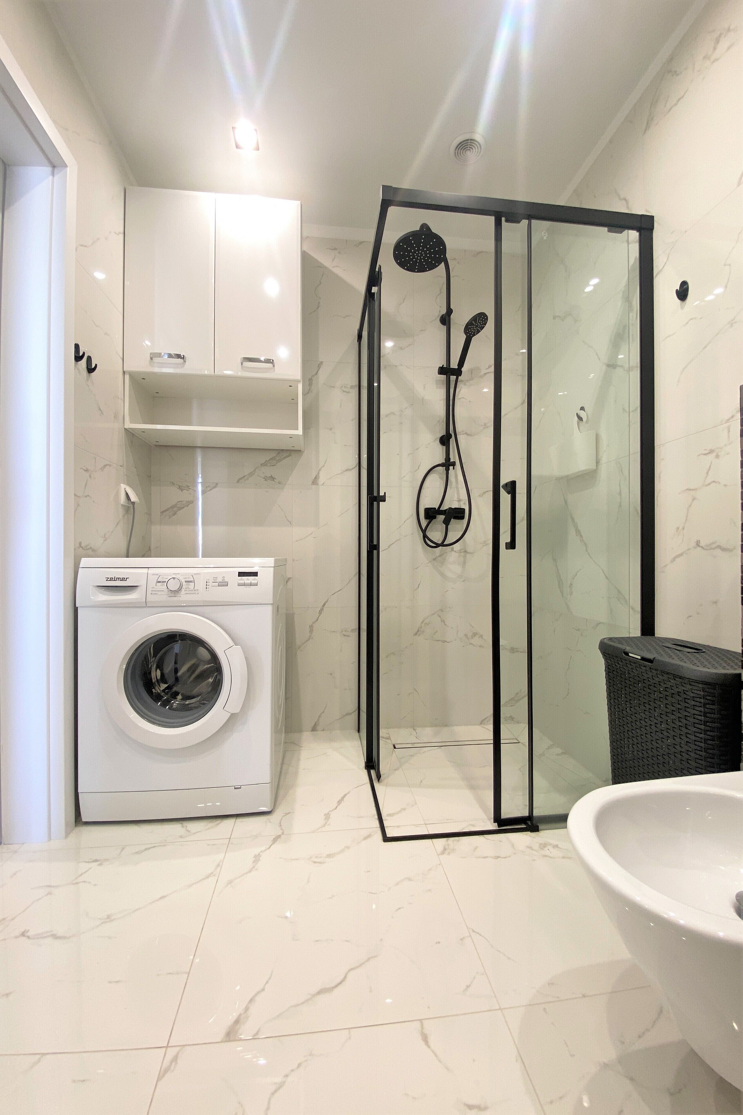 Dusche, Haartrockner, Bidet, Handtücher