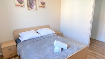 1 habitación, tabla de planchar con plancha, wifi y ropa de cama