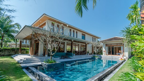 A modern house with a swimming pool, a patio, and a garden. - Enjoy A Luxurious 5 Bedroom Villa (Da Nang)