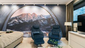 Comfort Chalet | 4 bedrooms, individually furnished, desk, laptop workspace