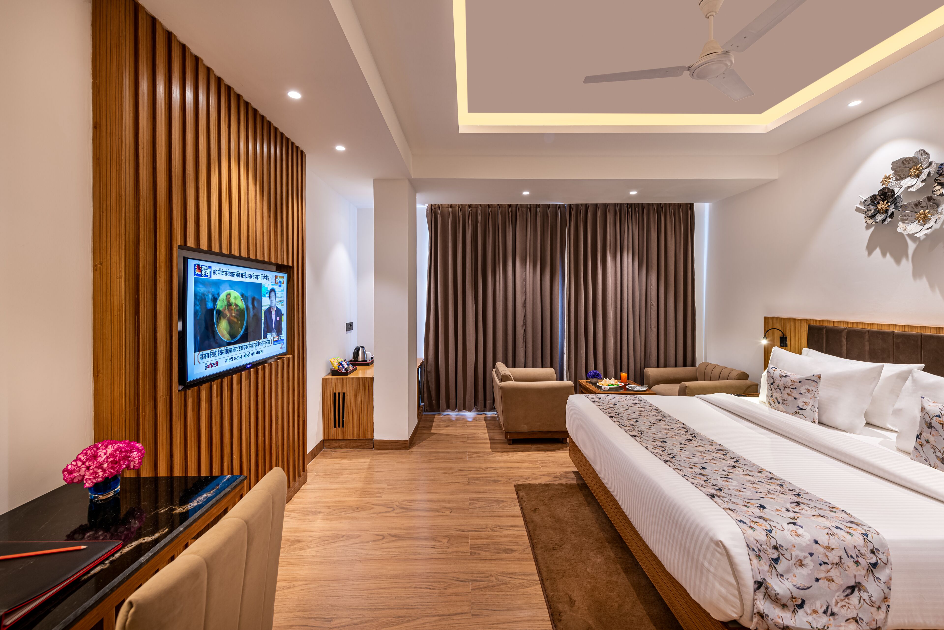 行政客房 | 迷你吧、客房内保险箱、办公桌、笔记本电脑工作区