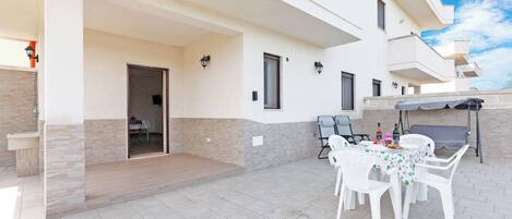 تناول الطعام بالخارج