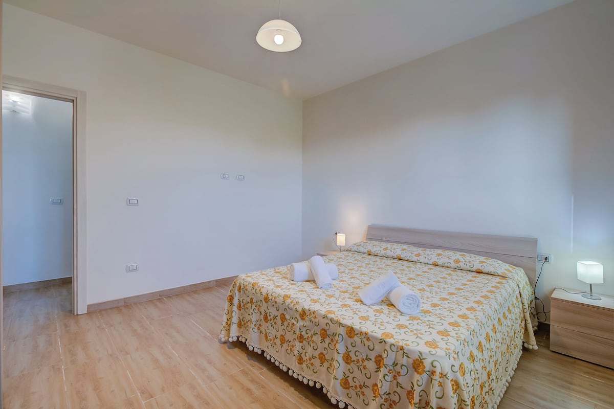 Departamento estándar, varias habitaciones (Le Bianche Apt1 with Garden Near The) | 2 habitaciones, wifi gratis y ropa de cama