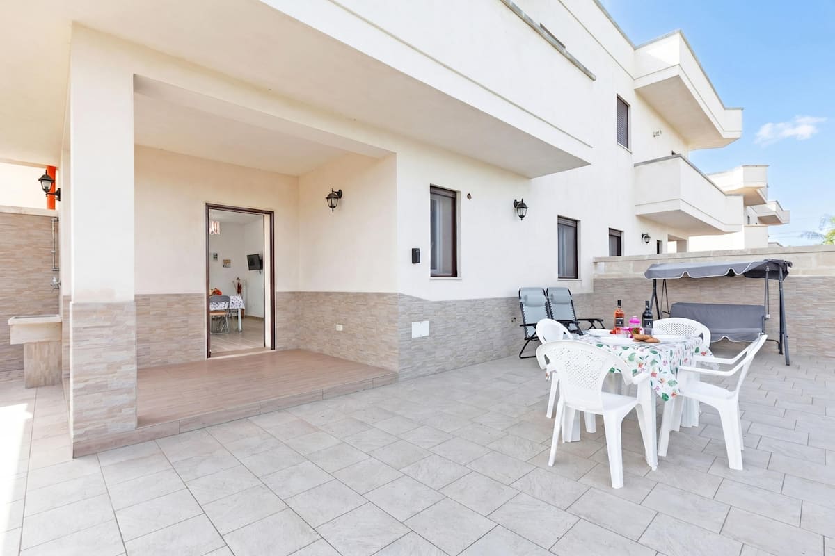 Standaard appartement, 2 slaapkamers, airconditioning (Le Bianche Apt 2 with Garden near The) | Buiten dineren