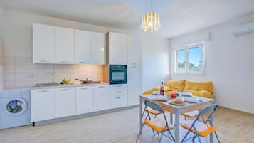 Standard-Apartment, Mehrere Schlafzimmer (Le Bianche Apt 2 with Garden near The) | Speisen