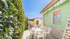 Standard Villa, 2 Bedrooms, Air conditioning (Villetta Belvedere 400 Meters From) | Outdoor dining - Villetta Belvedere 400 Meters From Sea (Porto Cesareo)