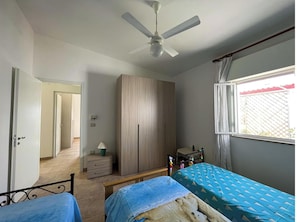 2 多间卧室、免费 WiFi、床单