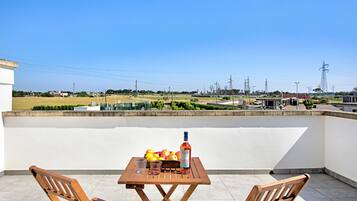 Familienapartment, Mehrere Schlafzimmer (Cristal Apartment Terrace & Pool) | Terrasse/Patio