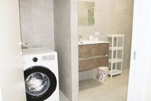 Appartement Familial, plusieurs chambres (Dimora Cristal With Pool And Padel) | Salle de bain