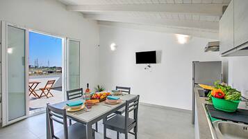 Familienapartment, Mehrere Schlafzimmer (Cristal Apartment Terrace & Pool) | Esszimmer