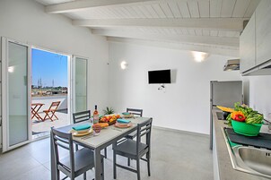 Apartamento familiar, varias habitaciones (Cristal Apartment Terrace & Pool) | Comedor