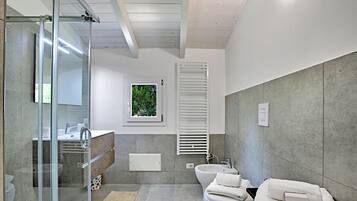 Standard-Villa, 5 Schlafzimmer, Balkon (Villa Cristal Pool and Padel) | Badezimmer