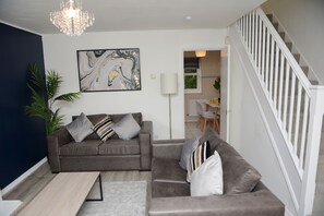 Living area - Gorgeous 3 bed in Bristol (Bradley Stoke)