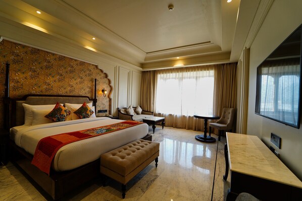 Dobbeltrom – deluxe | Safe på rommet, blendingsgardiner og strykejern/-brett