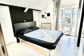 2 bedrooms, WiFi, bed sheets - BLACK HEART vacation home (Cologna)