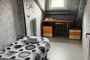 2 bedrooms, WiFi, bed sheets - BLACK HEART vacation home (Cologna)