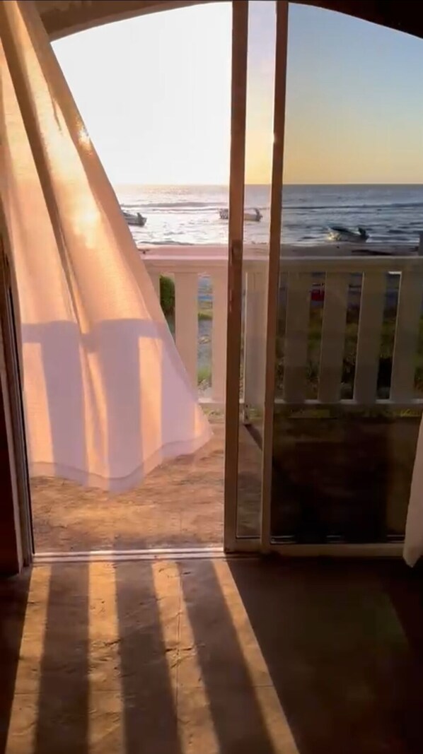 Interior - Bri's On The Beach (Treasure Beach)