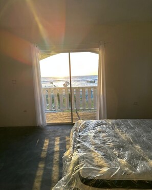 1 bedroom, free WiFi, bed sheets - Bri's On The Beach (Treasure Beach)