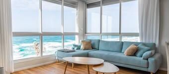 Seafront 3BR w/ Stunning Ocean View | Mamad