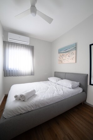 3 bedrooms, iron/ironing board, WiFi, bed sheets