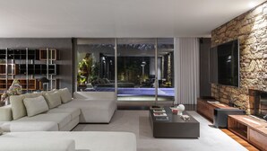 Smart TV, fireplace, books, stereo - Golf Villa - Heated Pool Golf Course (Ponte de Lima)