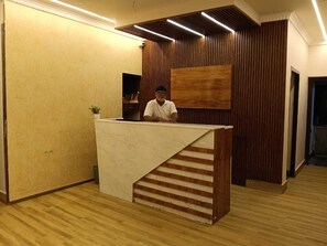 Quầy tiếp tân