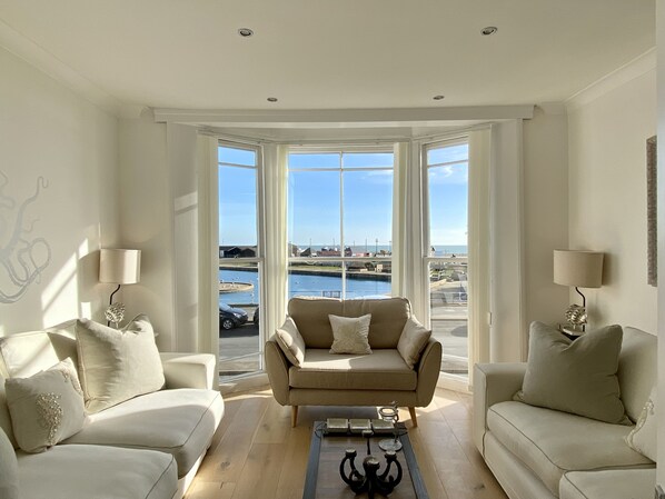 Luxury Apartment | Living area - The Beach House (Hastings)
