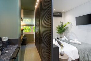 Leilighet – design | 2 soverom, safe på rommet, blendingsgardiner og strykejern/-brett