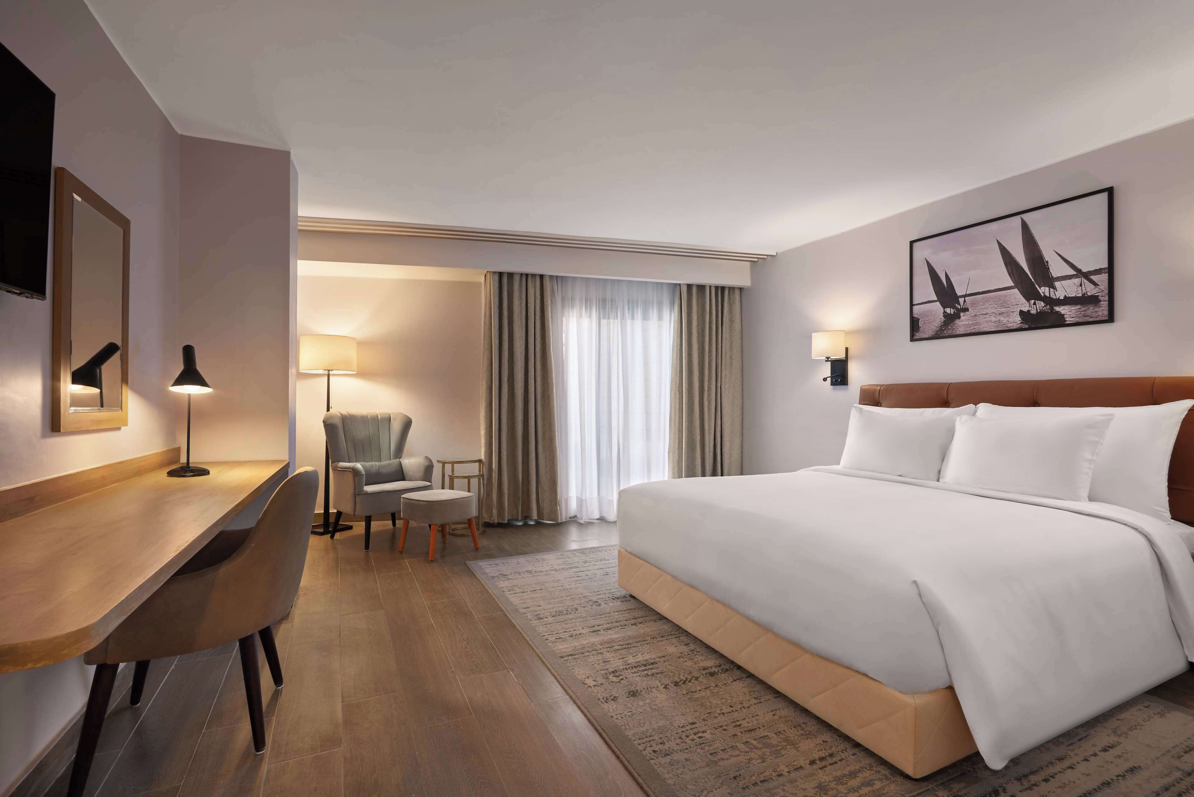 In-room safe, laptop workspace, blackout drapes, iron/ironing board