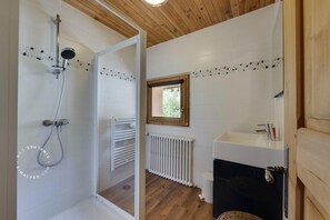 Shower, hair dryer, toilet paper