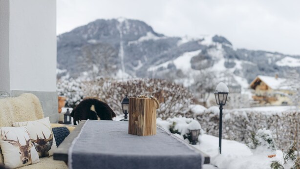 A cozy room with a view of snow-covered mountains. - Apartment Aschbach - cosy for couples or families with 1-2 children  (Kitzbuhel)