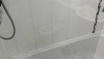 Apartment | Bathroom | Combined shower/bathtub, deep-soaking bathtub, hair dryer, towels