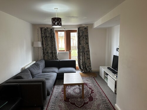 Immaculate 2-bed Apartment in Greenhithe