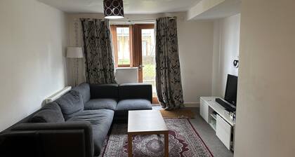 Immaculate 2-bed Apartment in Greenhithe