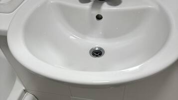 Apartment | Bathroom | Combined shower/tub, deep soaking tub, hair dryer, towels