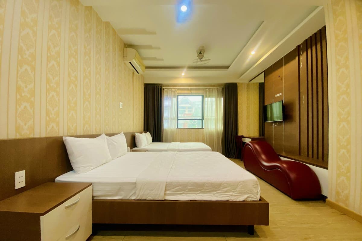 Phòng đôi Cao cấp | Bộ đồ giường cao cấp, nệm cao su hoạt tính (memory foam) 