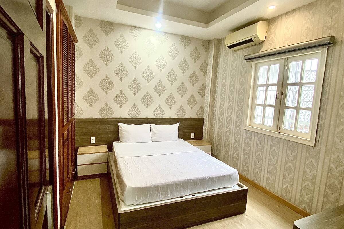 Phòng đơn cơ bản | Bộ đồ giường cao cấp, nệm cao su hoạt tính (memory foam) 