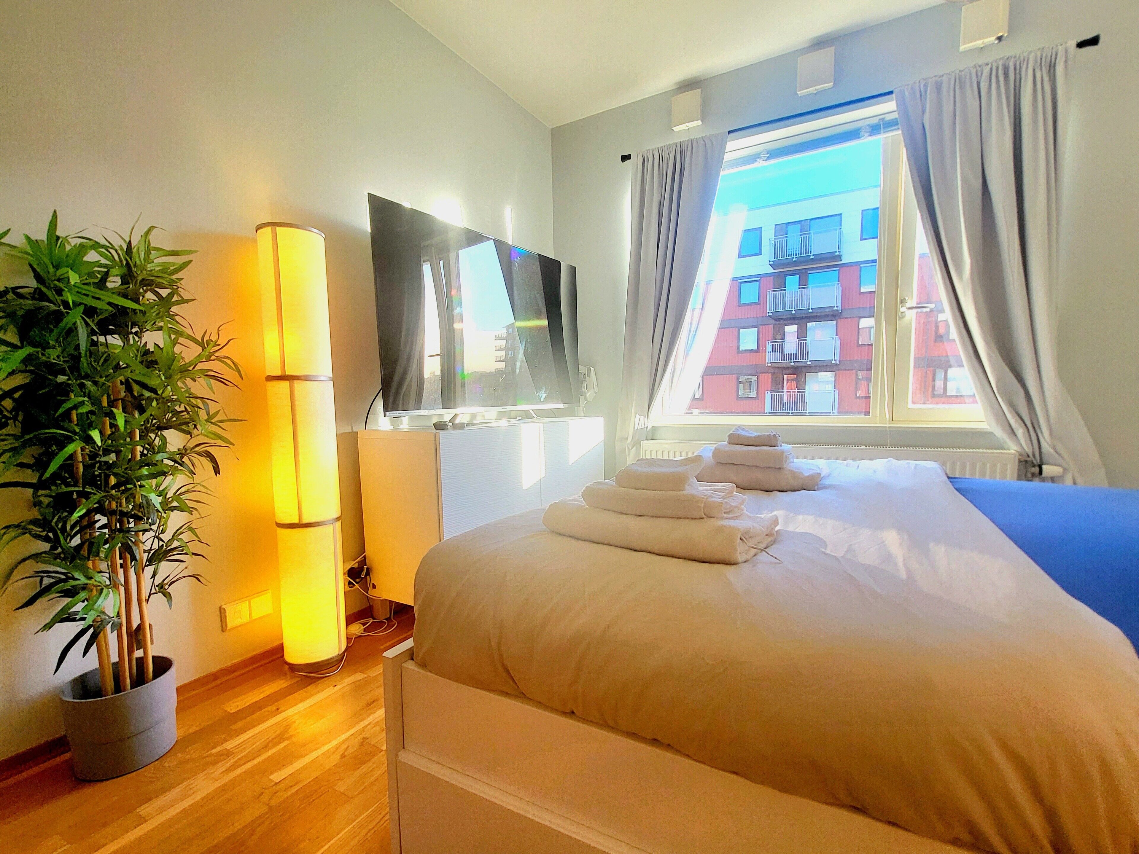 1 chambre, bureau, chambres insonorisées, fer et planche à repasser