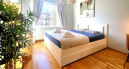 Moon apartment, near the center, Free parking available!