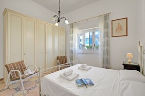 Villa estándar, varias habitaciones, frente al mar (Villa Grazia on the seaside) | 3 habitaciones, wifi gratis y ropa de cama 