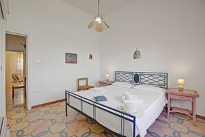 Standardvilla - flere soveværelser - mod havet (Villa Grazia on the seaside) | 3 soveværelser, gratis Wi-Fi, sengetøj