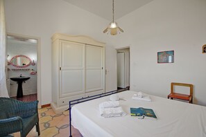 Biệt thự Tiêu chuẩn, nhiều phòng ngủ, đối diện biển (Villa Grazia on the seaside) | 3 phòng ngủ, truy cập Internet không dây miễn phí, bộ trải giường 