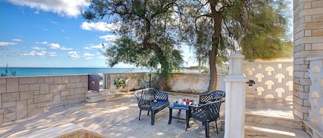 Villa Standard - flera sovrum - mot havet (Villa Grazia on the seaside) | Terrass/Patio