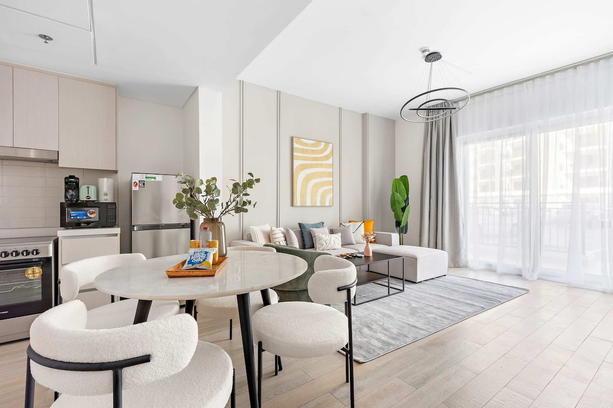Apartemen Grand, 1 Tempat Tidur King, lemari es & microwave | Makan di kamar