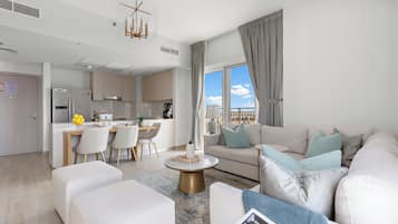 Appartement Exclusif | Coin séjour | TV connectée de 50 pouces avec chaßnes numériques