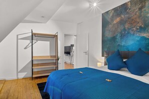 2 habitaciones, escritorio, tabla de planchar con plancha y wifi