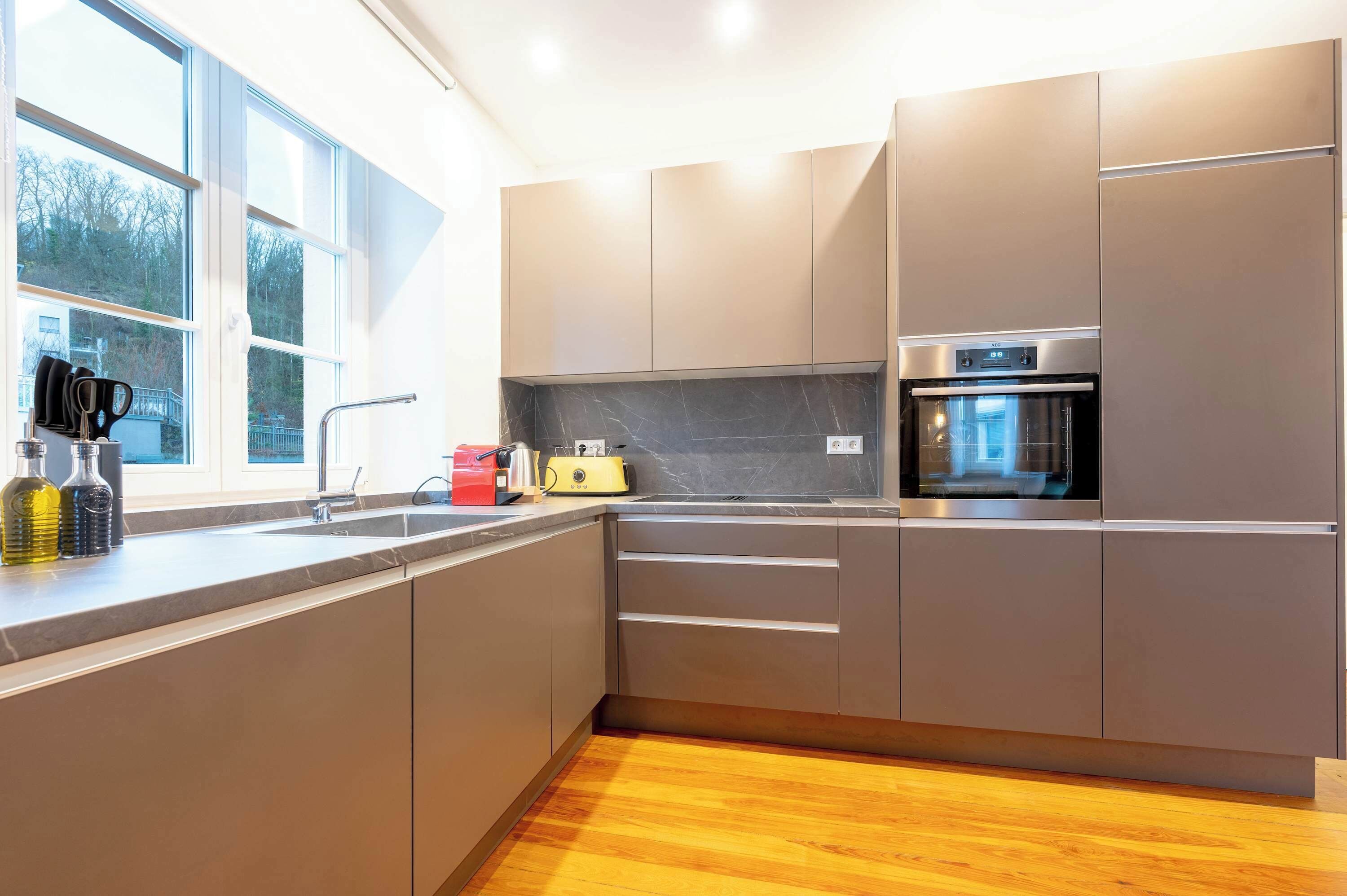 Kühlschrank, Ofen, Herdplatte, Geschirrspüler