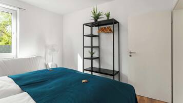 3 Schlafzimmer, Schreibtisch, Bügeleisen/Bügelbrett, WLAN