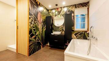 Dusche, Haartrockner, Handtücher