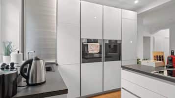 Refrigerador, horno, parrilla de estufa y lavavajillas